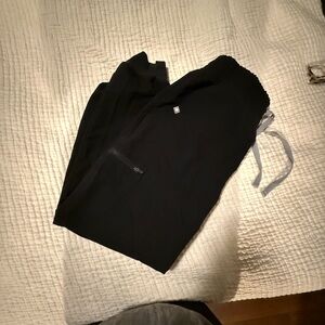 Women’s black scrub joggers- figs